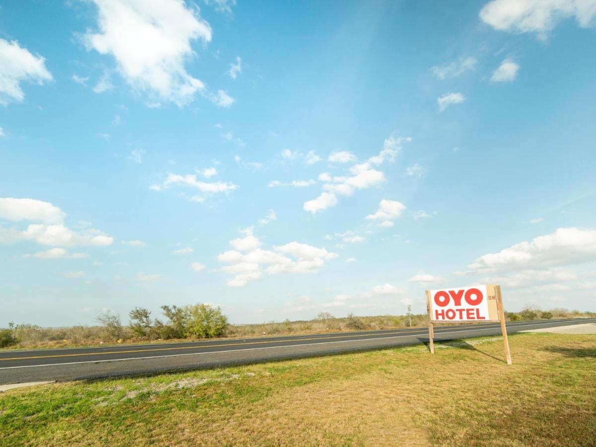 Oyo Hotel Three Rivers Tx Hwy 72 Simmons Экстерьер фото